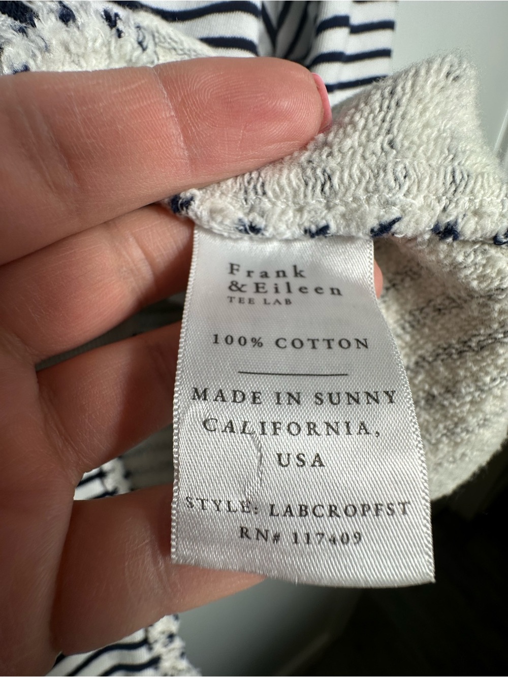 FRANK & EILEEN MINI BELFAST
Cropped Sweatshirt Peacoat, Current Season - Picture 13 of 17